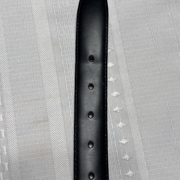 Elegant Black Leather Belt with Gold Buckle- Size 44 - Picture 3 of 7